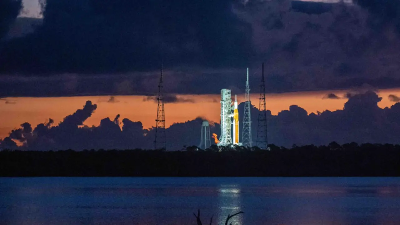 <p> El cohete Artemis I de la NASA preparado para su lanzamiento desde el cabo Ca&ntilde;averal, en Florida, Estados Unidos - Keegan Barber/Nasa/Planet Pix vi / DPA </p>