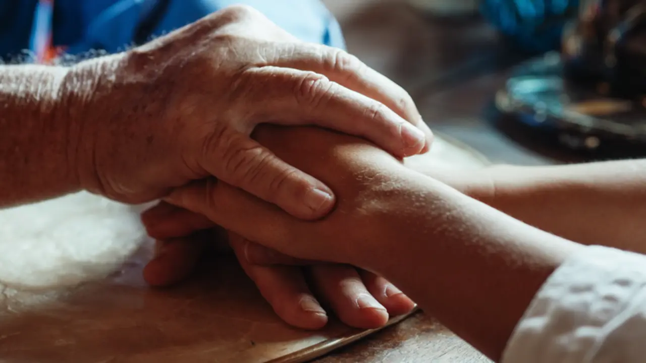 <p> Un porcentaje elevado de pacientes oncol&oacute;gicos tratados con quimioterapia desarrolla hipersensibilidad al fr&iacute;o y al tacto en las extremidades y la boca. / Pexels. </p>