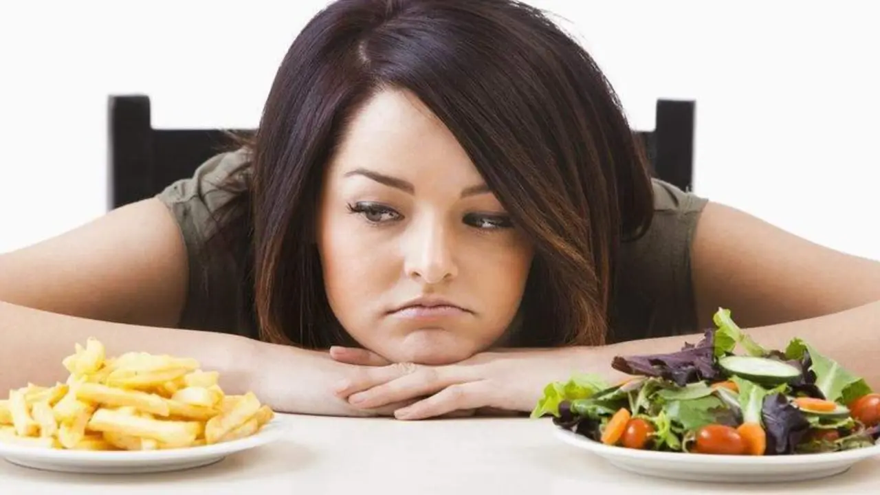 <p> Mujer a dieta </p>