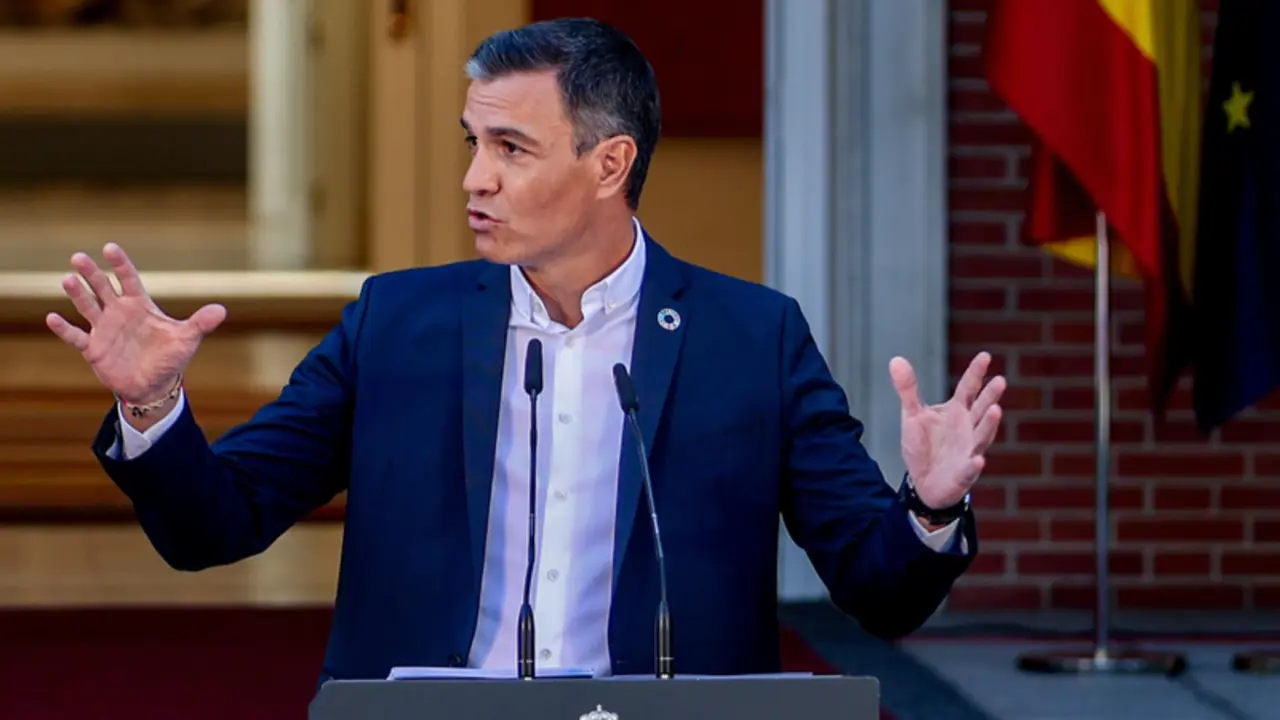 <p> El presidente del Gobierno, Pedro S&aacute;nchez, inaugura el curso pol&iacute;tico, en el Palacio de La Moncloa - Ricardo Rubio - Europa Press </p>