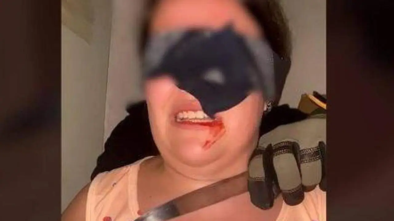 <p> Captura del v&iacute;deo donde la joven finge su secuestro y pide un rescate a su madre </p>