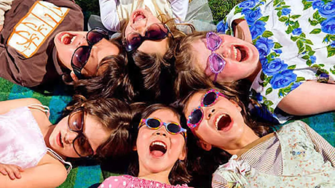 <p> Ni&ntilde;os con gafas. ARCHIVO </p>