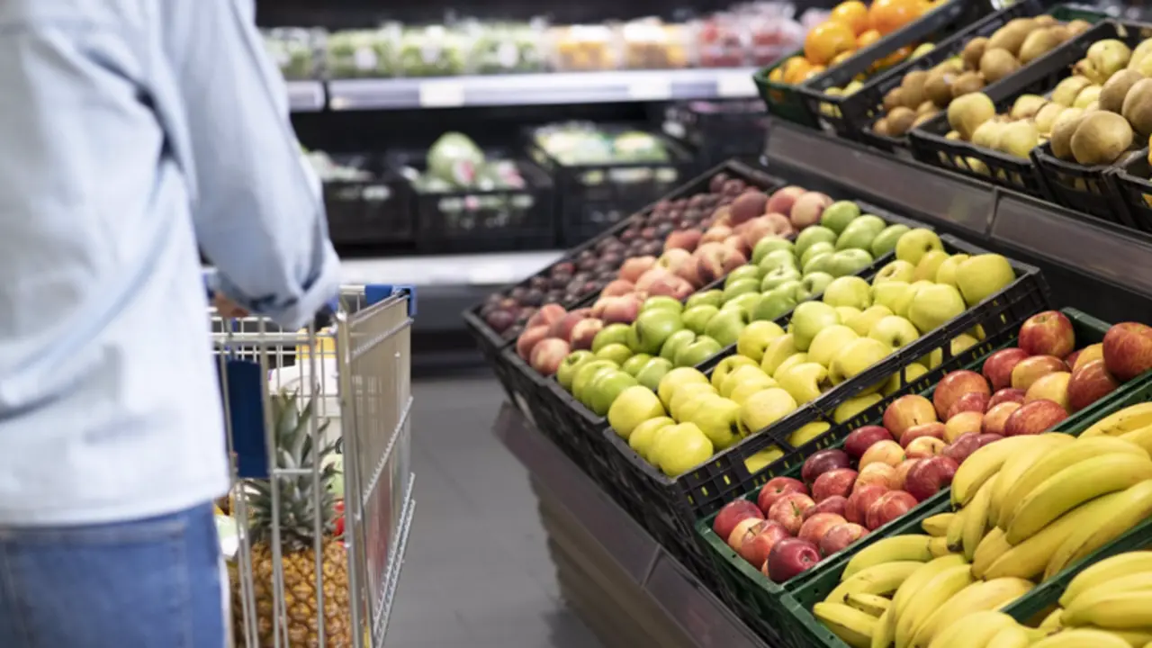 <p> Archivo - Lineal de fruta en supermercado de Aldi - ALDI - Archivo </p>