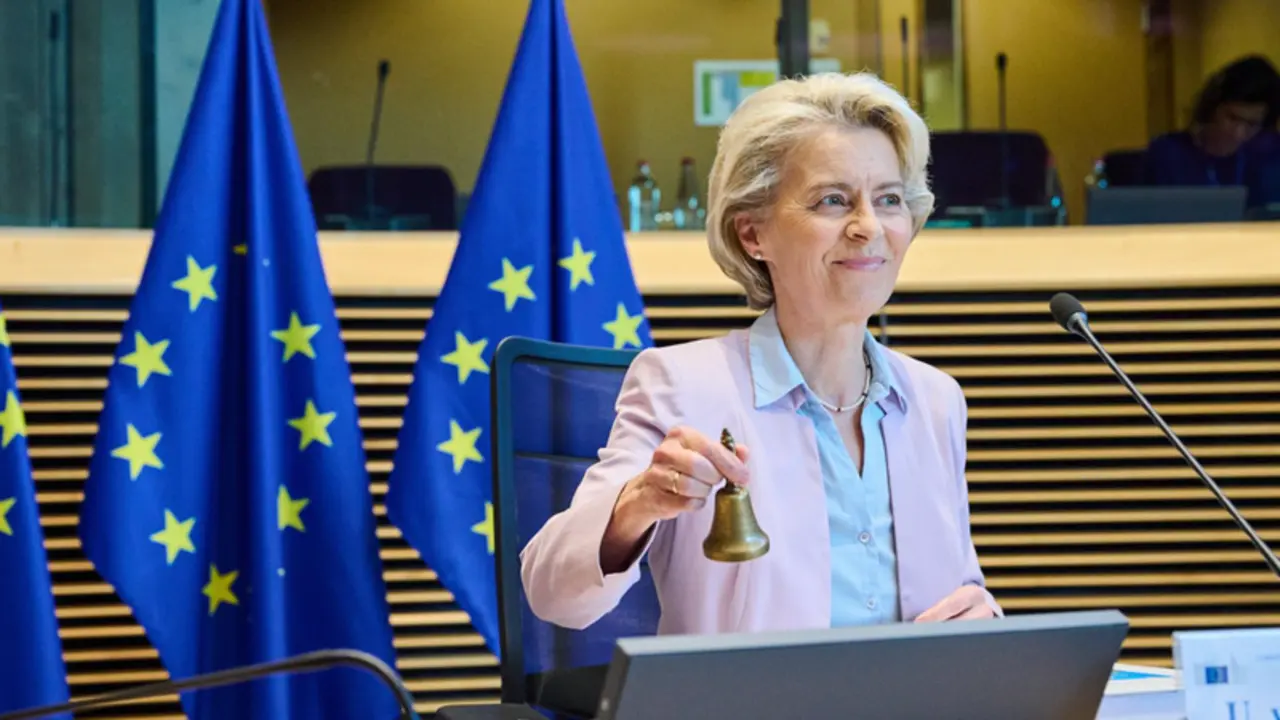<p> HANDOUT - 07 September 2022, Belgium, Brussels: Ursula von der Leyen, President of the European Commission, chairs the weekly meeting of the von der Leyen Commission. Photo: Dati Bendo/European Commission/dpa - ATTENTION: editorial use only and only if th - Dati Bendo/European Commission/d / DPA </p>