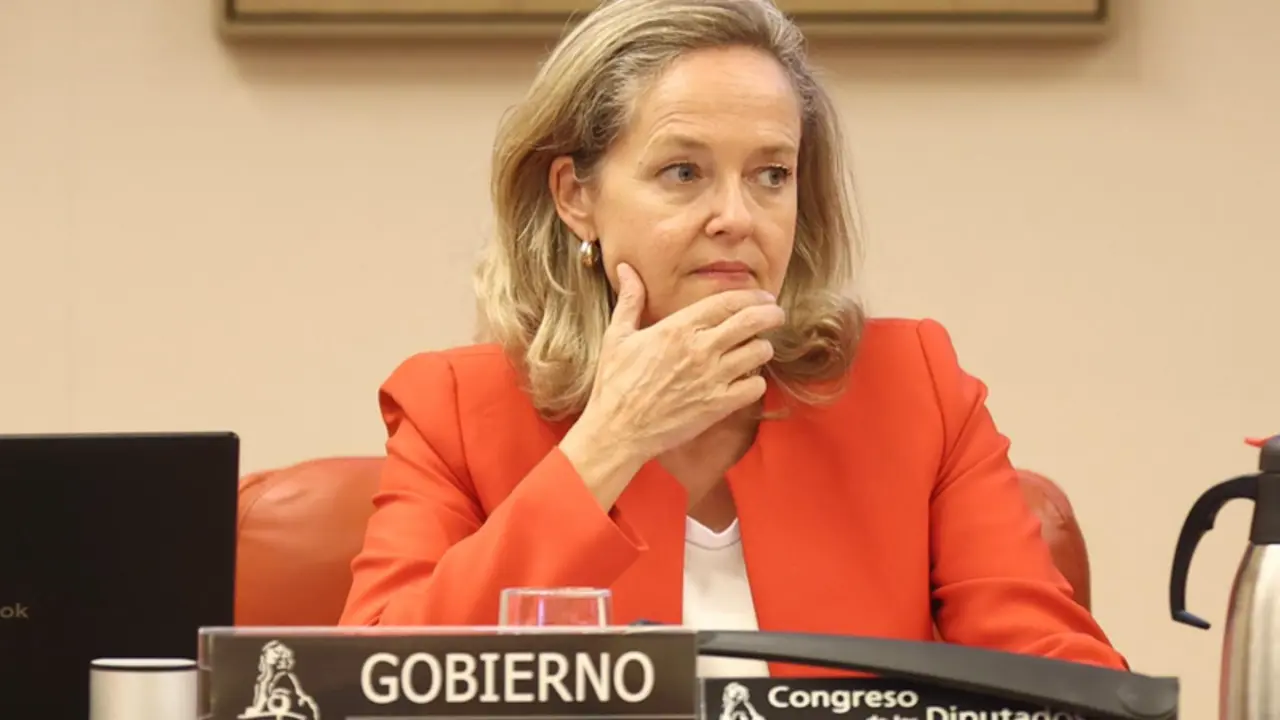 <p> La vicepresidenta primera del Gobierno y ministra de Asuntos Econ&oacute;micos y Transformaci&oacute;n Digital, Nadia Calvi&ntilde;o, durante una Comisi&oacute;n de Asuntos Econ&oacute;micos y Transformaci&oacute;n Digital, en el Congreso de los Diputados, a 7 de septiembre de 2022, en Madrid (Es - Eduardo Parra - Europa Press </p>