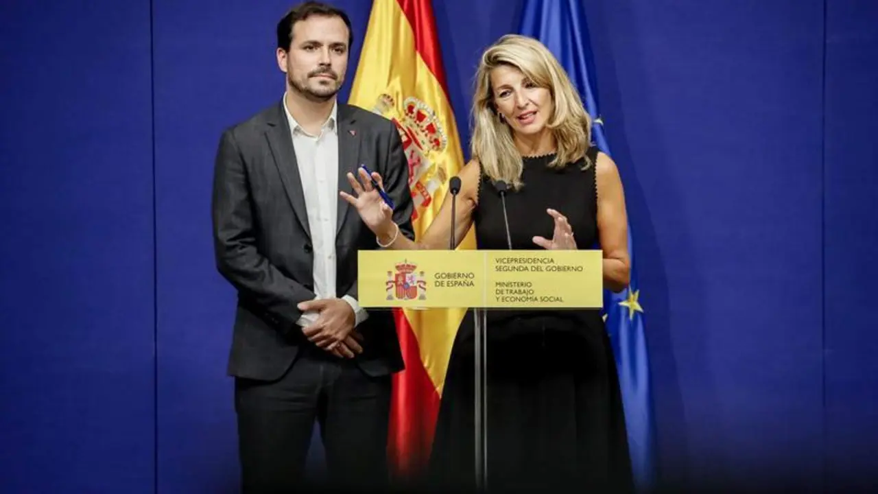 <p> La vicepresidenta segunda del Gobierno y ministra de Trabajo y Econom&iacute;a Social, Yolanda D&iacute;az, y el ministro de Consumo, Alberto Garz&oacute;n </p>