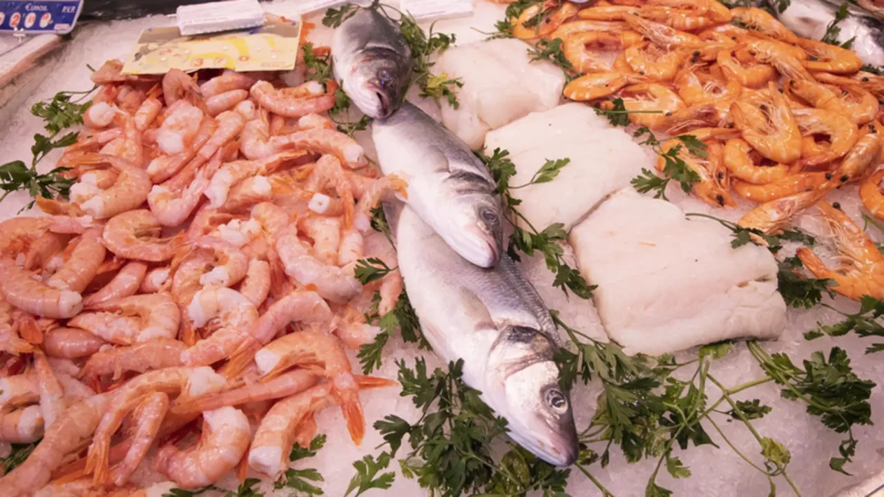 <p> Archivo - Pescader&iacute;a en un mercado de abastos. - Mar&iacute;a Jos&eacute; L&oacute;pez - Europa Press - Archiv </p>