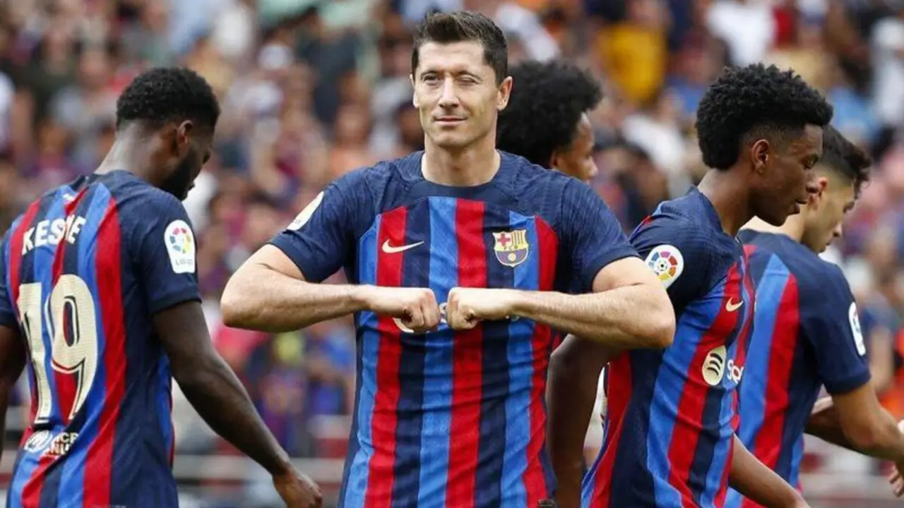 <p> Lewandowski celebra su gol ante el Elche </p>