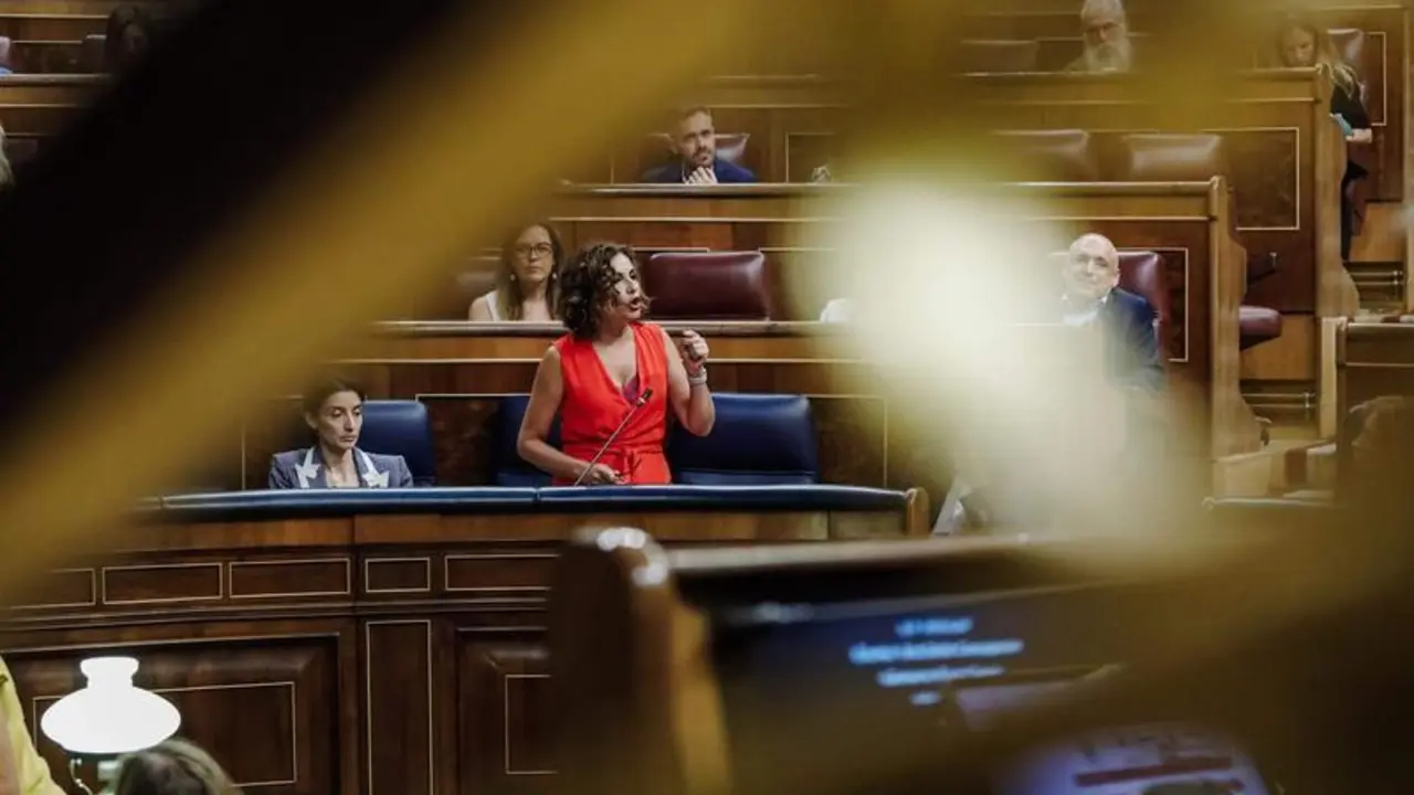 <p> La ministra de Hacienda y Funci&oacute;n P&uacute;blica, Mar&iacute;a Jes&uacute;s Montero, interviene en una sesi&oacute;n plenaria en el Congreso </p>