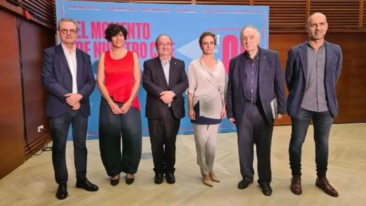 <p> El ministro de Cultura y Deporte, Miquel Iceta, en el medio, presenta el programa de actividades de la segunda edici&oacute;n del D&iacute;a del Cine Espa&ntilde;ol en el marco del Festival de San Sebasti&aacute;n </p>