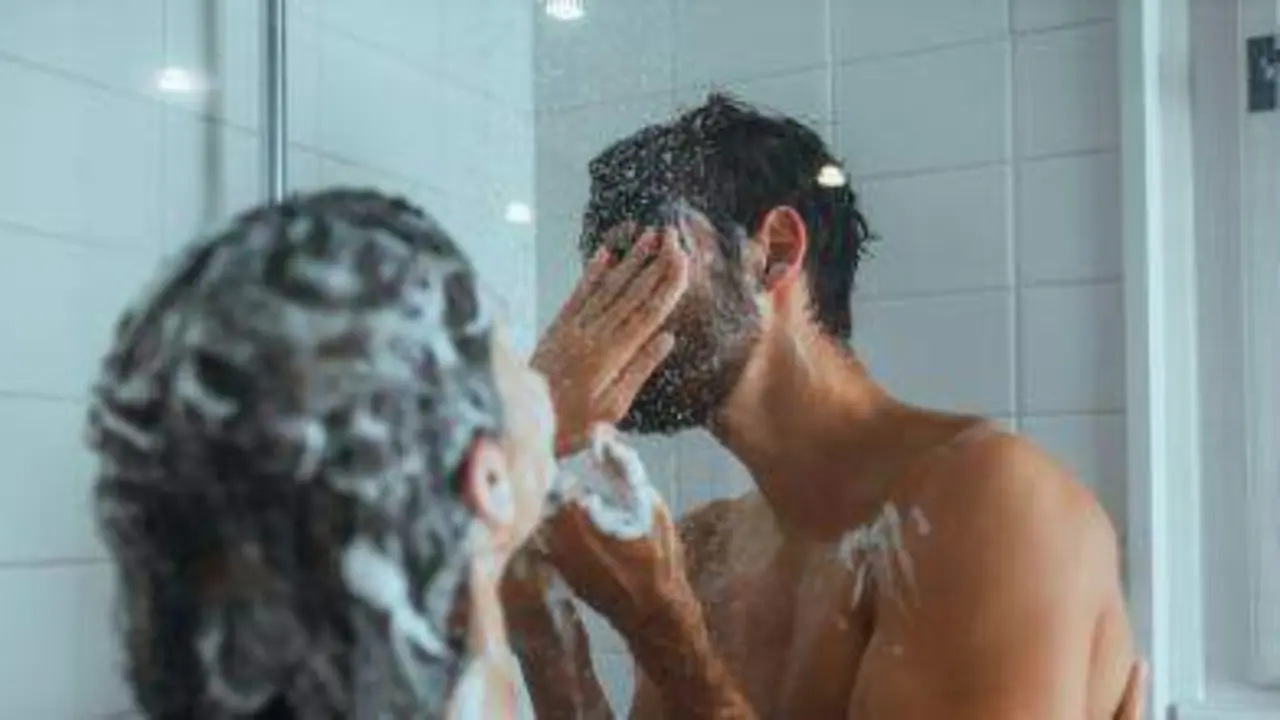 <p> Ducha en pareja </p>