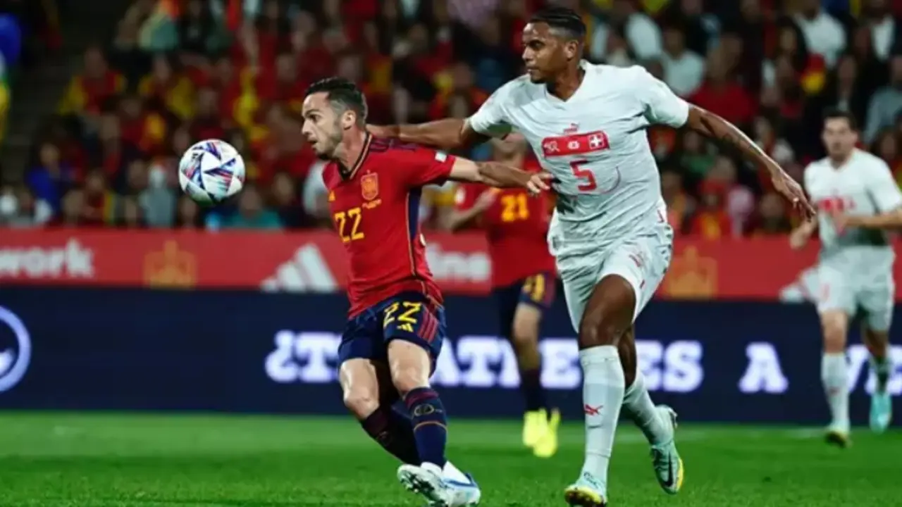 <p> Pablo Sarabia ante Suiza </p>