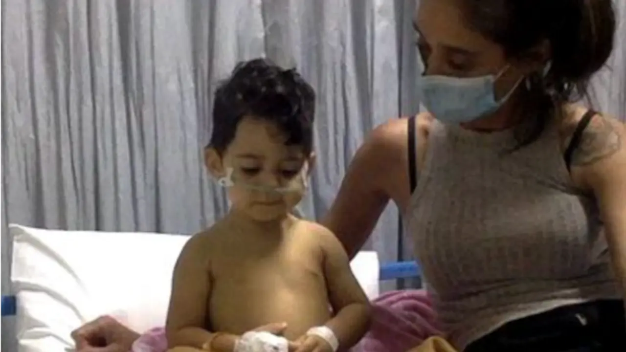 <p> El peque&ntilde;o Matteo junto a su madre. @mateovuelveacasa </p>