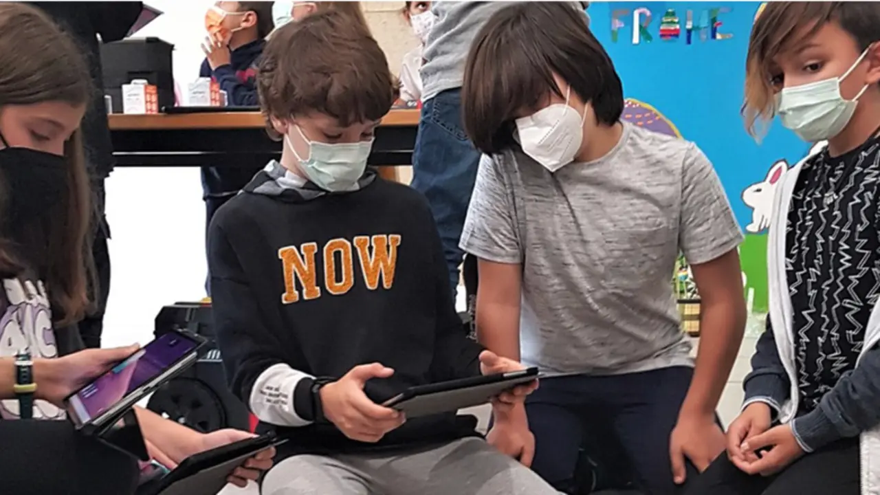 <p> El programa 'DigiCraft en tu cole' llega a 200 centros educativos y a m&aacute;s de 33.000 alumnos andaluces </p>