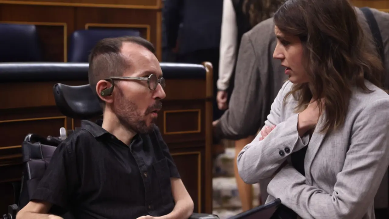 <p> El portavoz de Unidas Podemos en el Congreso, Pablo Echenique y la ministra de Igualdad, Irene Montero - Eduardo Parra - Europa Press </p>