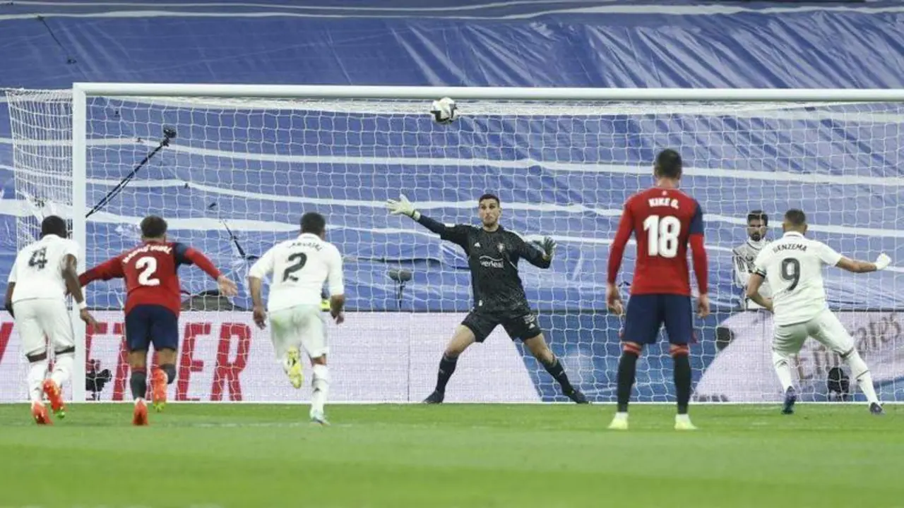 <p> El penalti fallado por Benzema ante Osasuna </p>