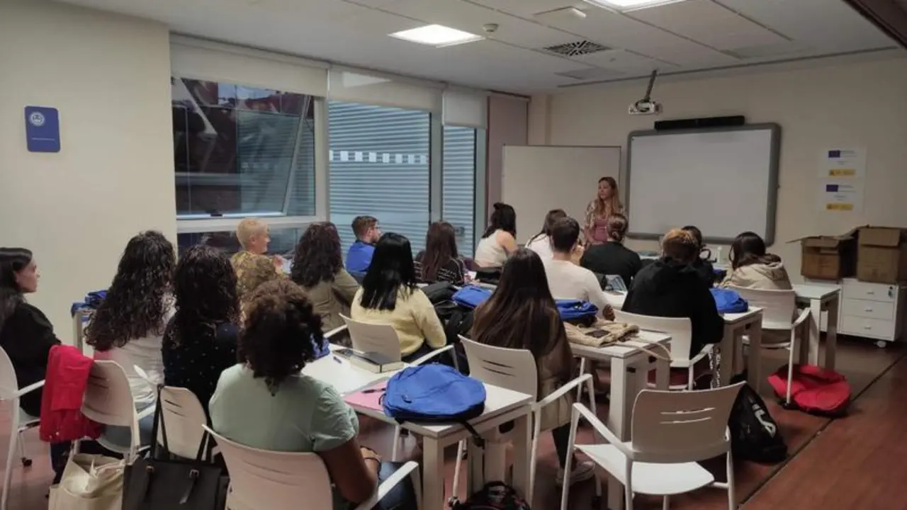 <p> Primer d&iacute;a de curso en los Ciclos Formativos de Cruz Roja </p>