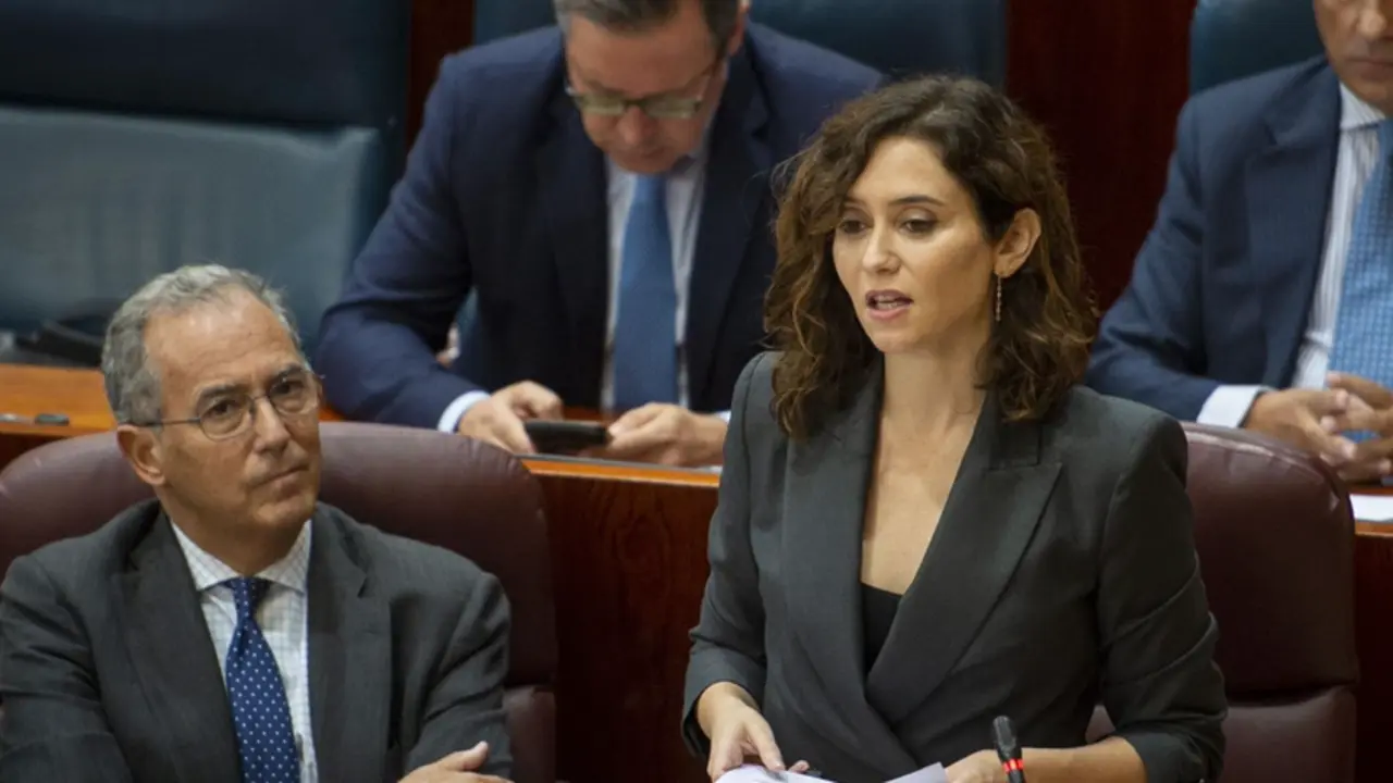 <p> La presidenta de la Comunidad de Madrid, Isabel D&iacute;az Ayuso, junto al vicepresidente y consejero de Educaci&oacute;n y Universidades de la Comunidad de Madrid Enrique Ossorio - Juan Barbosa - Europa Press </p>