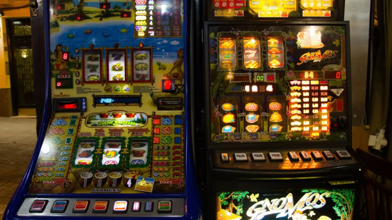 <p> Archivo - M&aacute;quinas tragaperras - CARLA BONNET/EUROPA PRESS - Archivo </p>