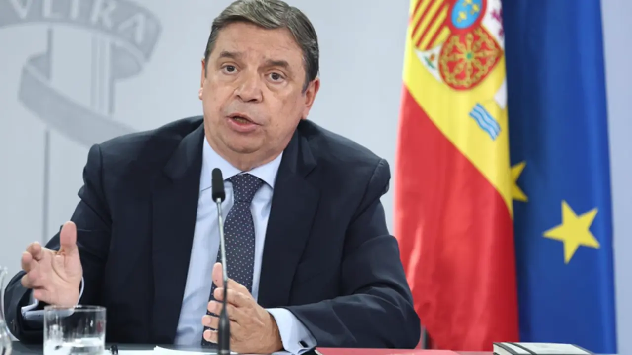 <p> El ministro de Agricultura, Pesca y Alimentaci&oacute;n, Luis Planas, interviene durante una rueda de prensa posterior al Consejo de Ministros, en el Palacio de La Moncloa, a 11 de octubre de 2022, en Madrid (Espa&ntilde;a). El Gobierno ha aprobado en el Consejo de Min - Eduardo Parra - Europa Press </p>
