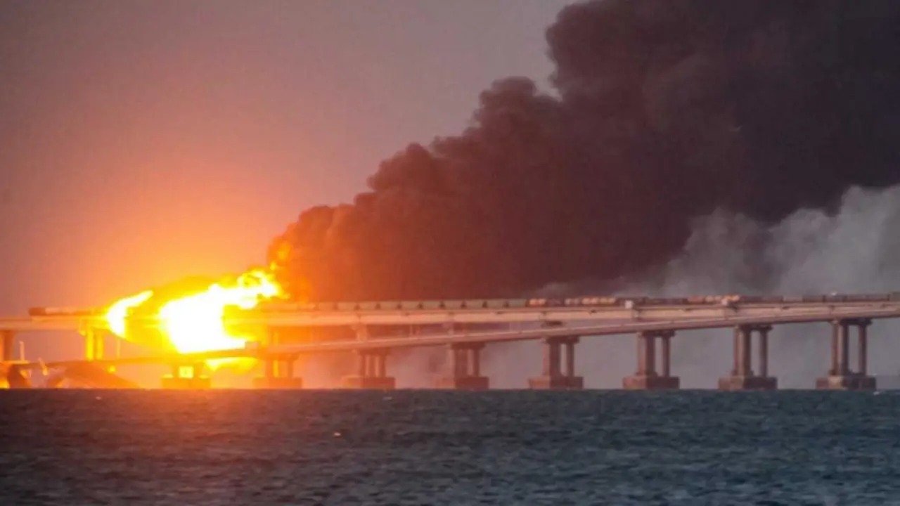 <p> Rusia detiene a ocho personas por el ataque al puente de Crimea y culpa a la inteligencia militar ucraniana </p>