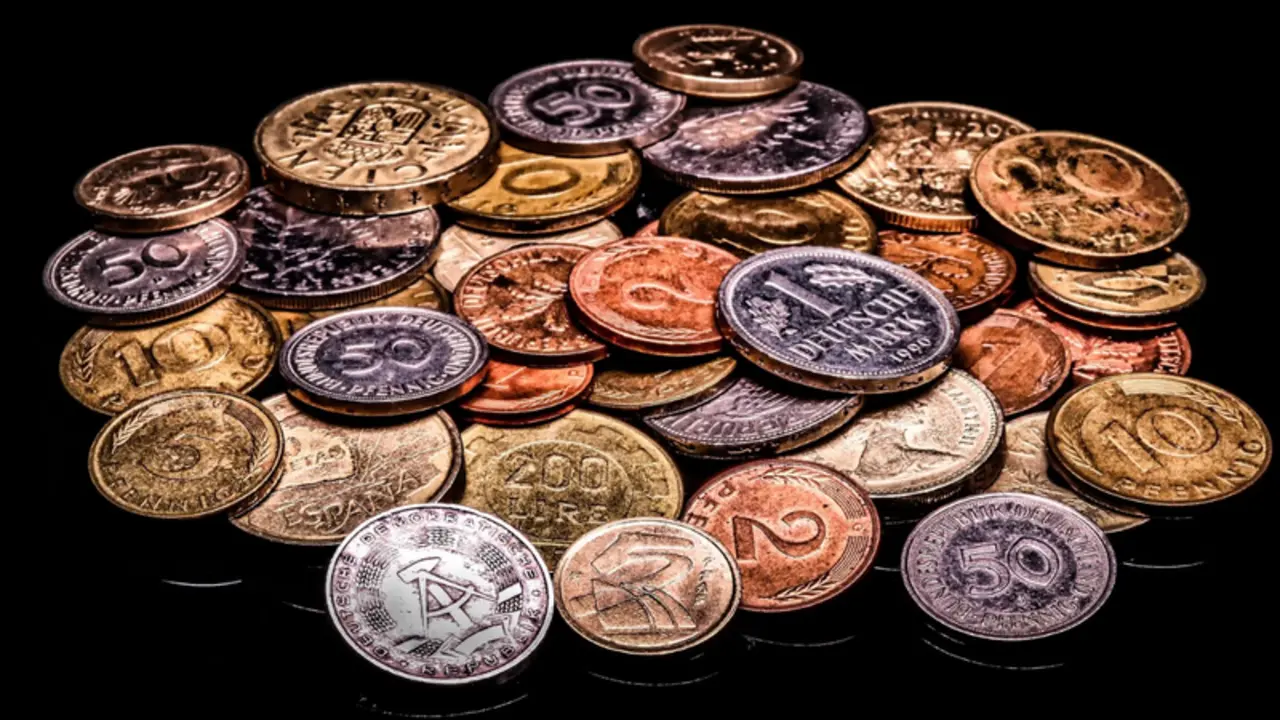 <p> Un mont&oacute;n de Pesetas </p>