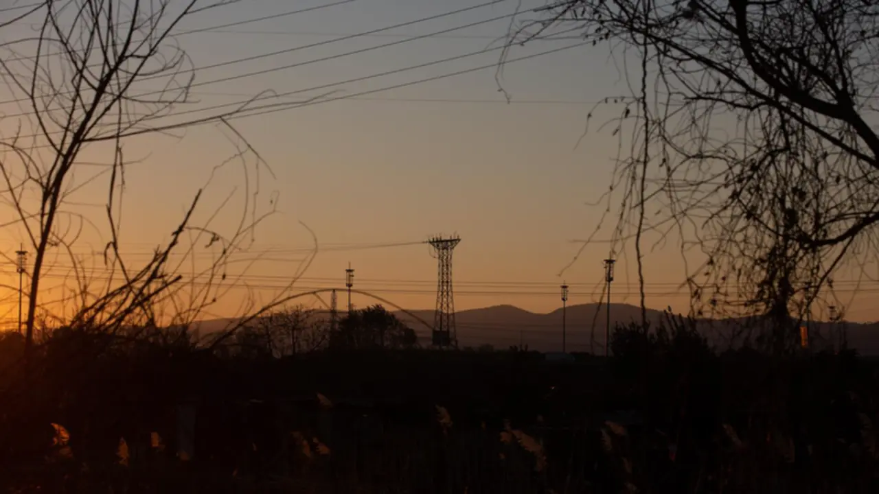 <p> Archivo - Un poste el&eacute;ctrico, a 12 de enero de 2021, en Barcelona, Catalu&ntilde;a (Espa&ntilde;a). - David Zorrakino - Europa Press - Archivo </p>