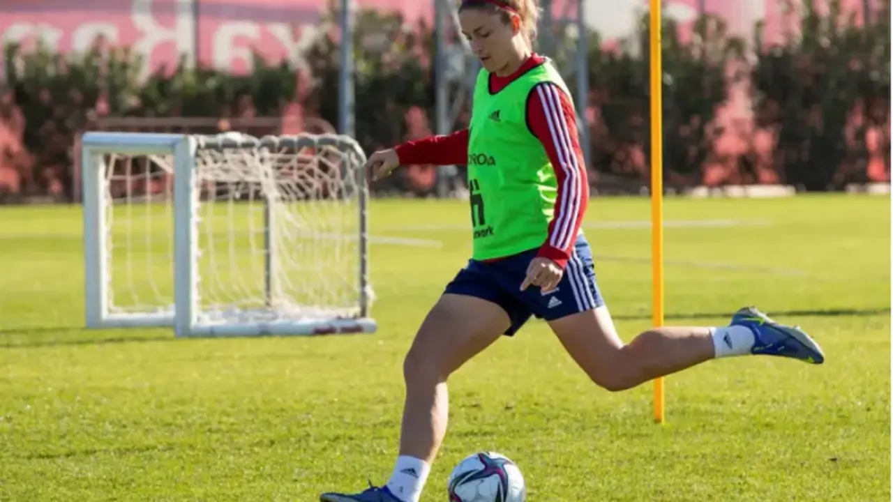 <p> Alexia Putellas, primera jugadora espa&ntilde;ola en ganar el Bal&oacute;n de Oro </p>