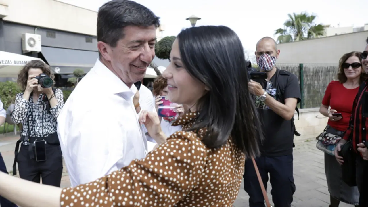 <p> Archivo - El excoordinador de Cs en Andaluc&iacute;a, Juan Mar&iacute;n, junto a la presidenta de Cs, In&eacute;s Arrimadas, en una imagen de mayo en M&aacute;laga. - &Aacute;lex Zea - Europa Press - Archivo </p>