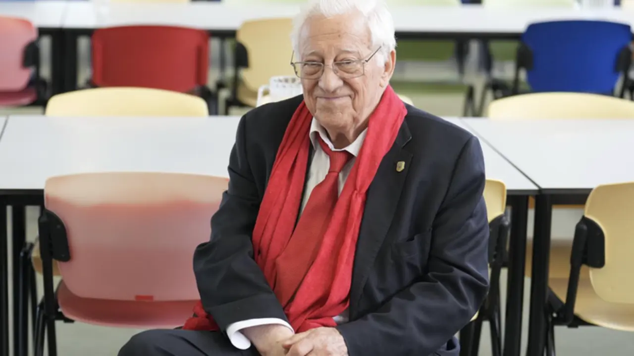 <p> El presidente y fundador de Mensajeros de la Paz, el Padre &Aacute;ngel, posa durante la presentaci&oacute;n de la ONG en Euskadi, a 20 de octubre de 2022, en Bilbao, Vizcaya, Euskadi (Espa&ntilde;a). - H.Bilbao - Europa Press </p>