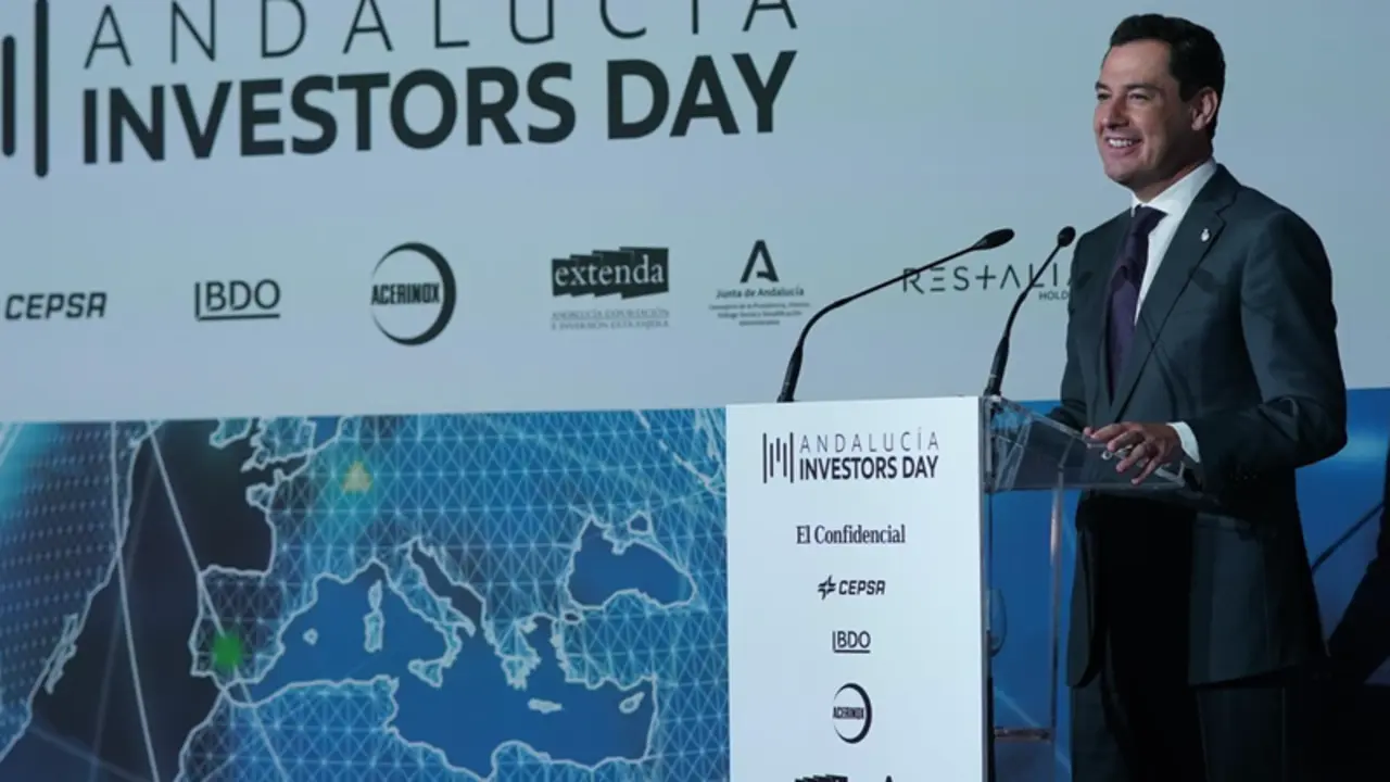 <p> El presidente de la Junta de Andaluc&iacute;a, Juanma Moreno, este martes en Sevilla - JUNTA DE ANDALUC&Iacute;A </p>