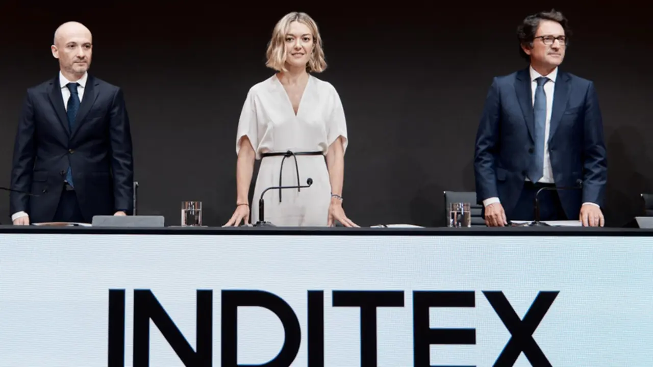 <p> Archivo - La presidenta de Inditex, Marta Ortega y el consejero Oscar Garc&iacute;a Maceiras en la Junta General de Accionistas de la compa&ntilde;&iacute;a - INDITEX - Archivo </p>
