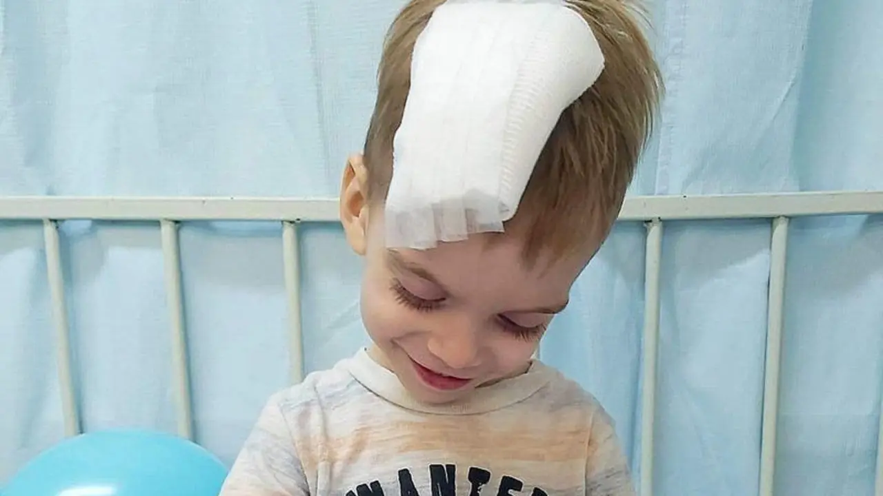 <p> Oliver tras su primera intervenci&oacute;n en el Hospital Sant Joan de Deu, Barcelona </p>