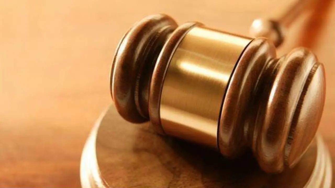 <p> A nivel regional, la Administraci&oacute;n auton&oacute;mica ha sufragado a los consejos andaluces de colegios de abogados y procuradores un total de 23,7 millones de euros. </p>