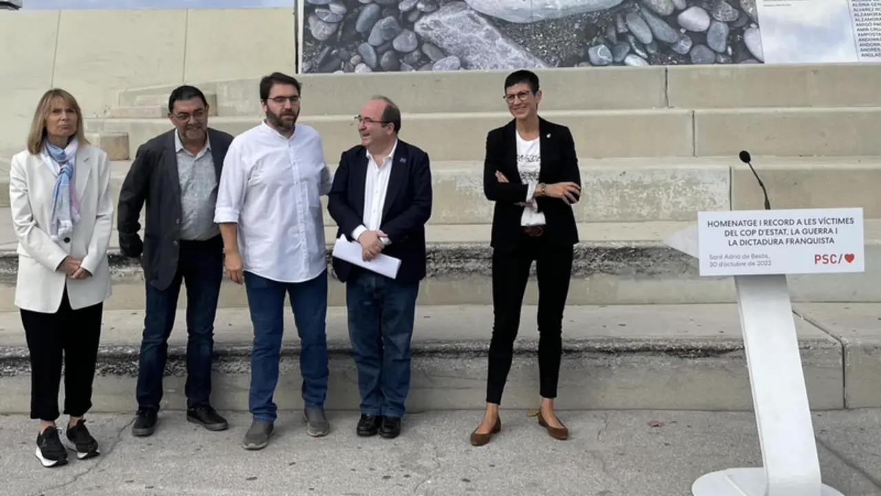 <p> Miquel Icena, Llu&iacute;s Valls, Filo Ca&ntilde;ete, Llu&iuml;sa Moret y Ferran Pedret en el D&iacute;a de las v&iacute;ctimas del franquismo - EUROPA PRESS </p>