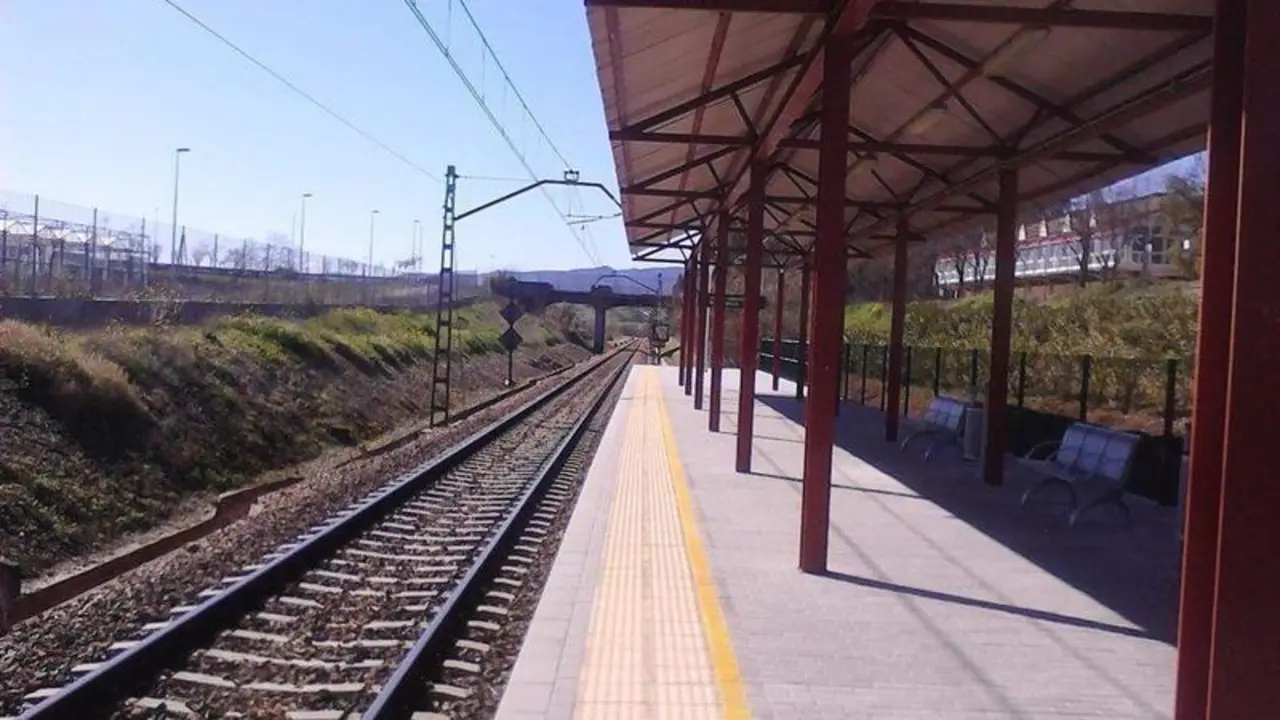 <p> Estaci&oacute;n del Cercan&iacute;as de Rabanales. Imagen: Wikipedia </p>