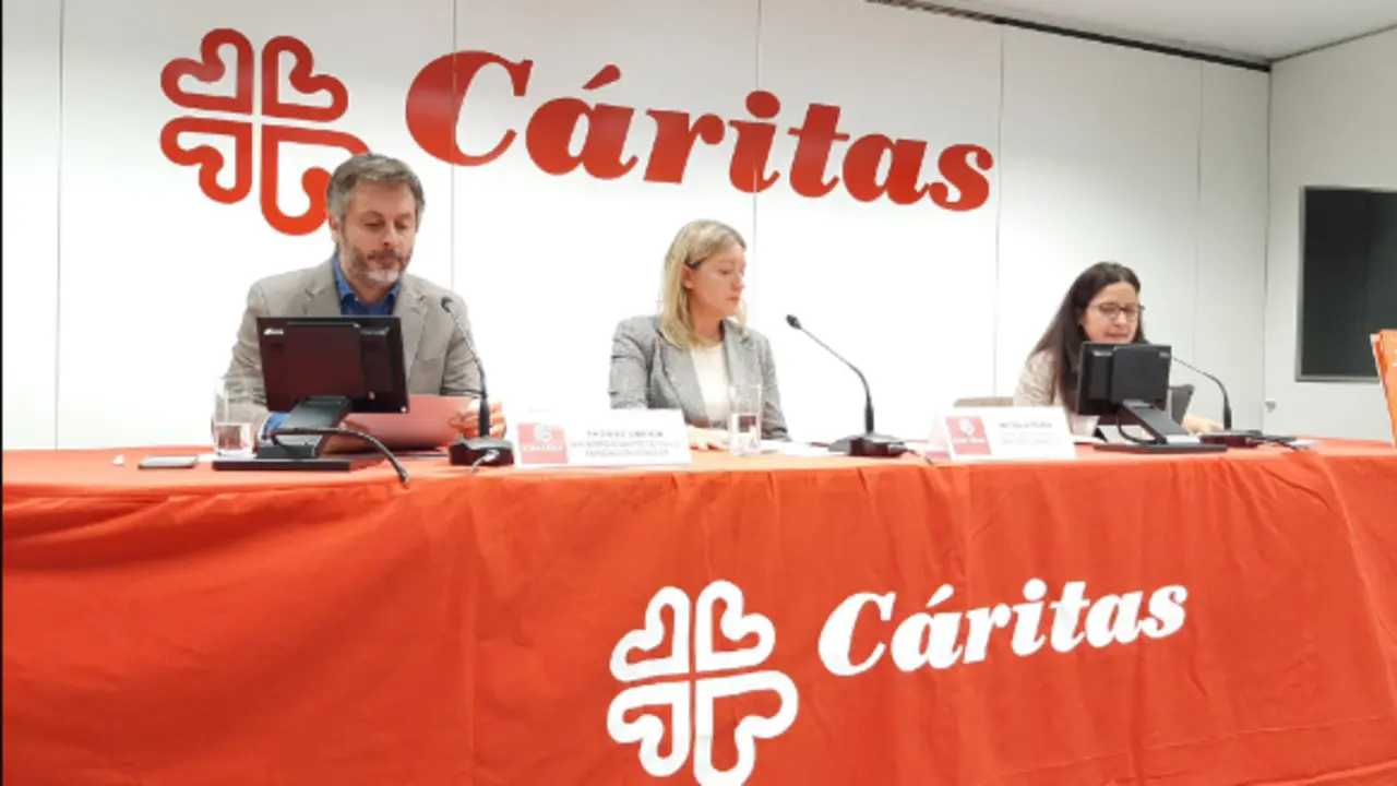 <p> La secretaria general de C&aacute;ritas presenta el estudio 'El coste de vida y estrategias familiares para abordarlo'. - EUROPA PRESS </p>