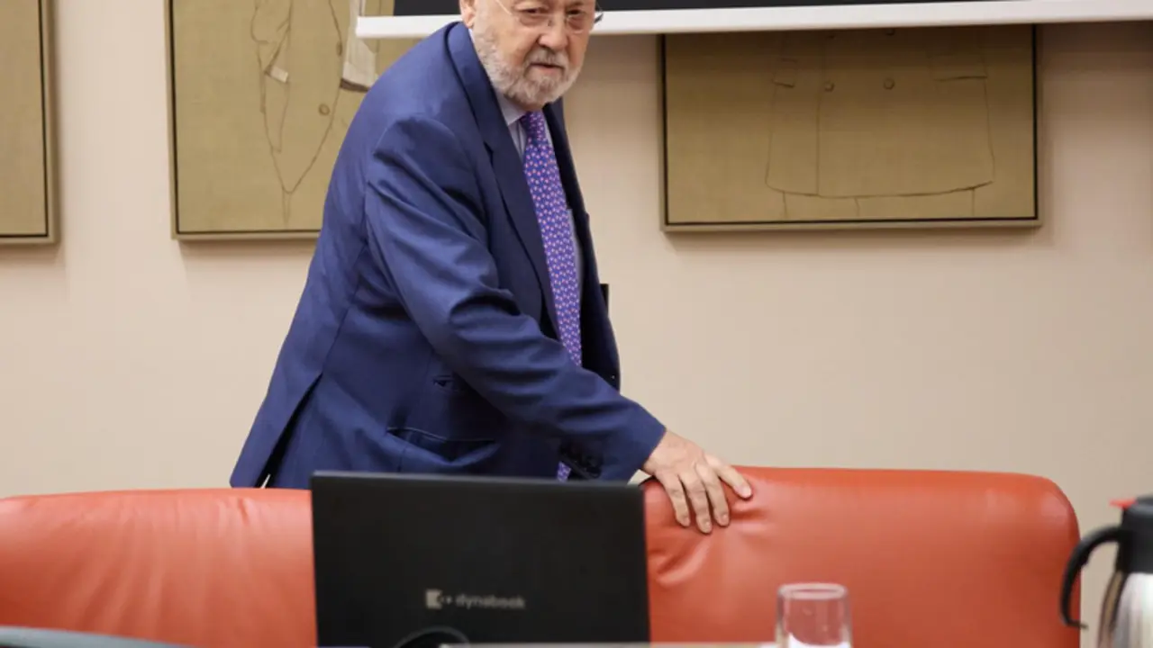 <p> El presidente del Centro de Investigaciones Sociol&oacute;gicas (CIS), Jos&eacute; F&eacute;lix Tezanos, en la Comisi&oacute;n de Prespuestos del Congreso. - Jes&uacute;s Hell&iacute;n - Europa Press </p>