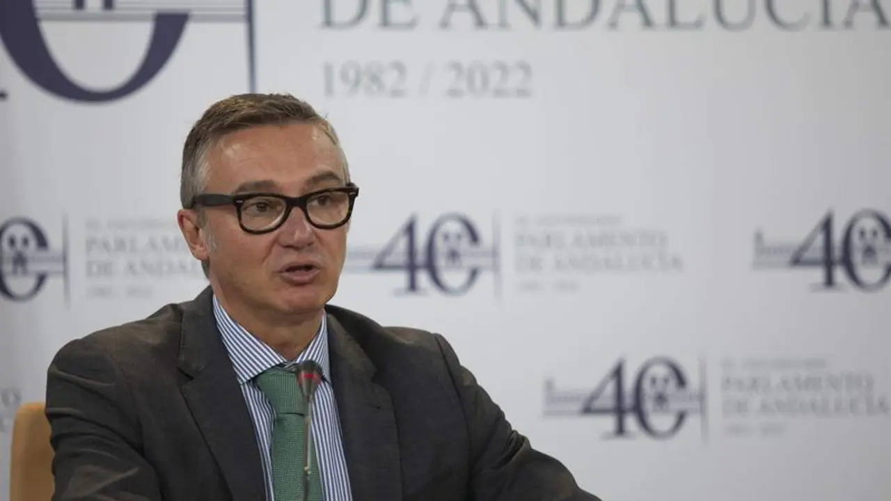  El portavoz del grupo parlamentario Vox, Manuel Gavira, durante la rueda de prensa previa al Pleno de la C&aacute;mara, en el Parlamento de Andaluc&iacute;a. A 09 de noviembre de 2022, en Sevilla (Andaluc&iacute;a, Espa&ntilde;a). - Mar&iacute;a Jos&eacute; L&oacute;pez - Europa Press 