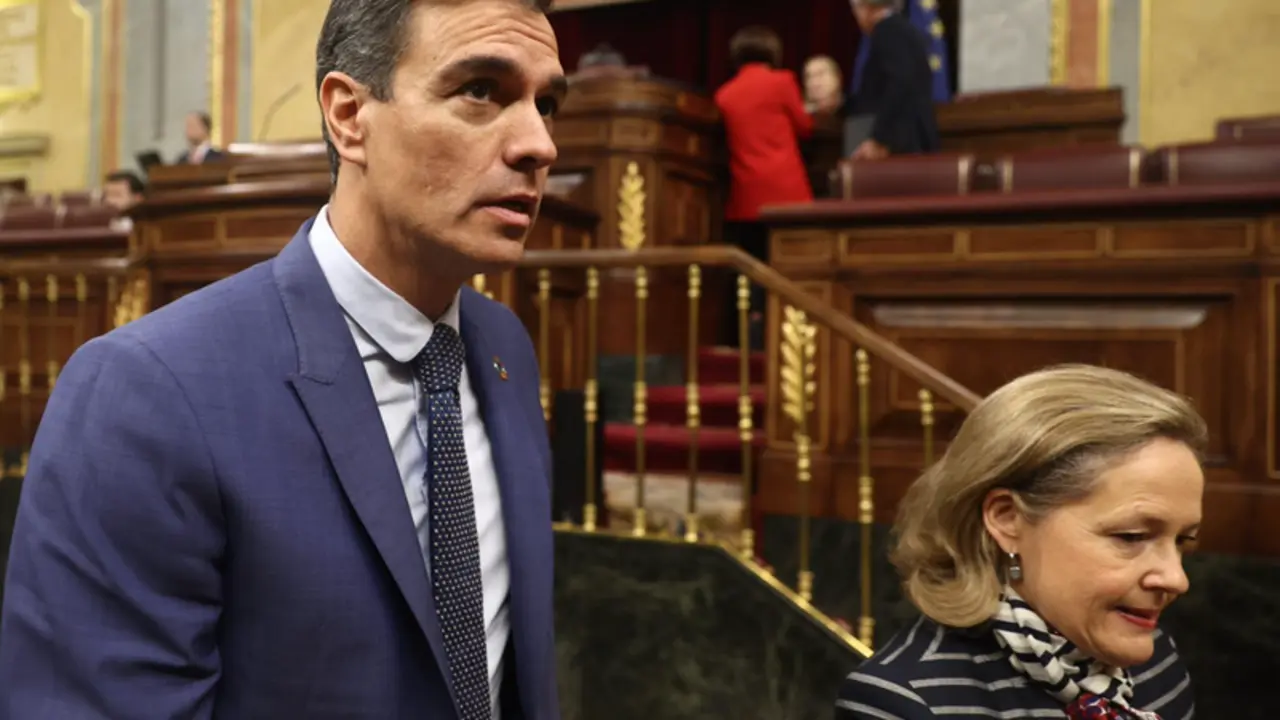  El presidente del Gobierno, Pedro S&aacute;nchez y la vicepresidenta primera y ministra de Asuntos Econ&oacute;micos y Transformaci&oacute;n Digital, Nadia Calvi&ntilde;o,. - Eduardo Parra - Europa Press 