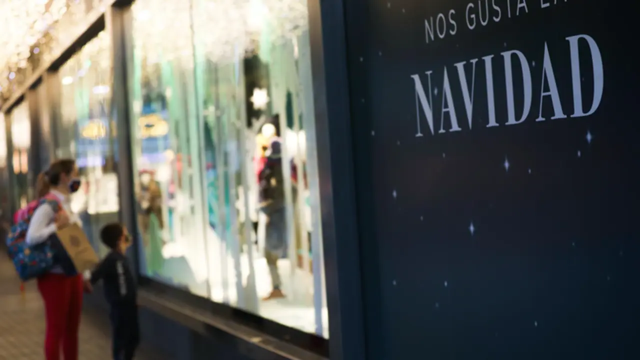 Archivo - Escaparate de un comercio en Navidad - Mar&iacute;a Jos&eacute; L&oacute;pez - Europa Press - Archivo 