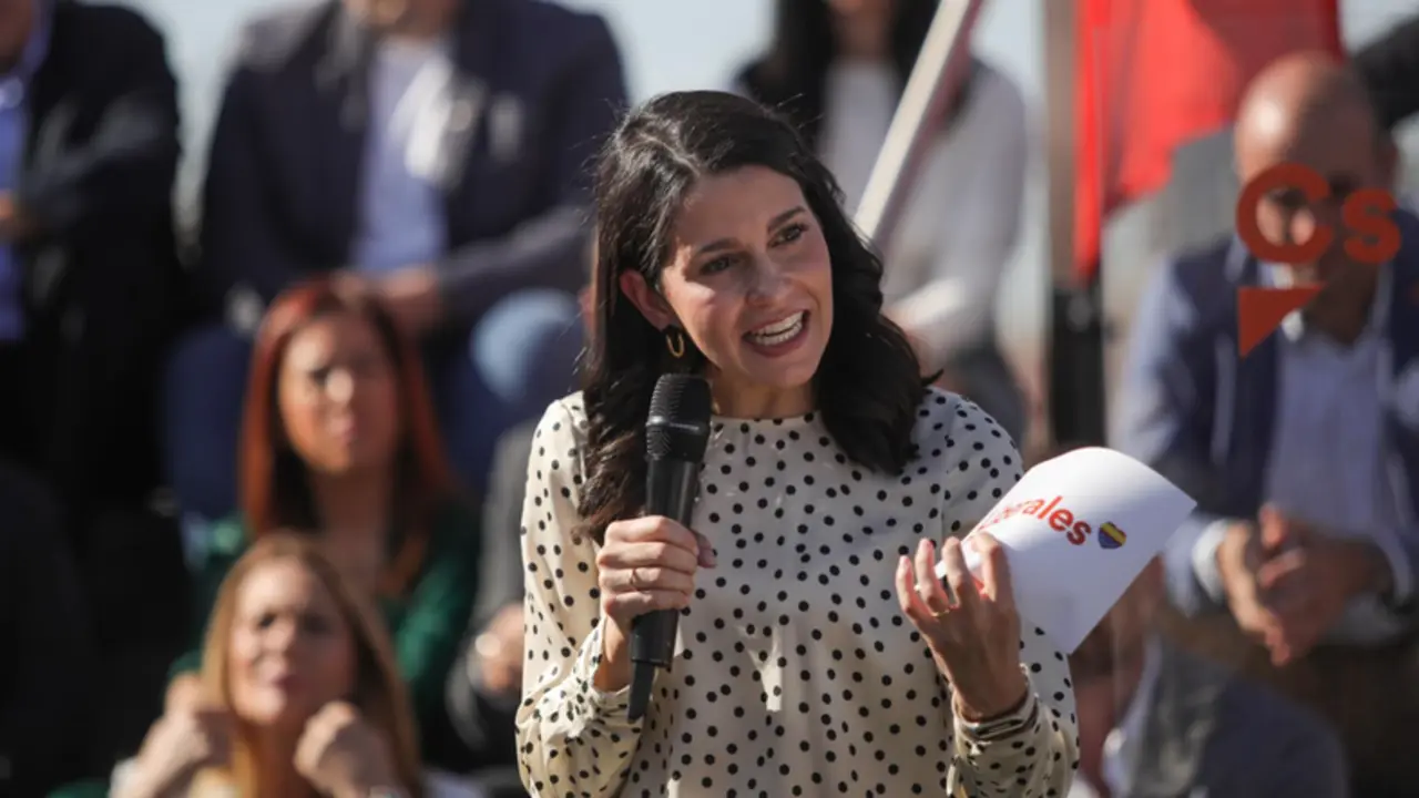  La presidenta de Ciudadanos, In&eacute;s Arrimadas, este s&aacute;bado en Sevilla en la presentaci&oacute;n de candidaturas andaluzas a las municipales de 2023. - MAR&Iacute;A JOS&Eacute; L&Oacute;PEZ/EUROPA PRESS 