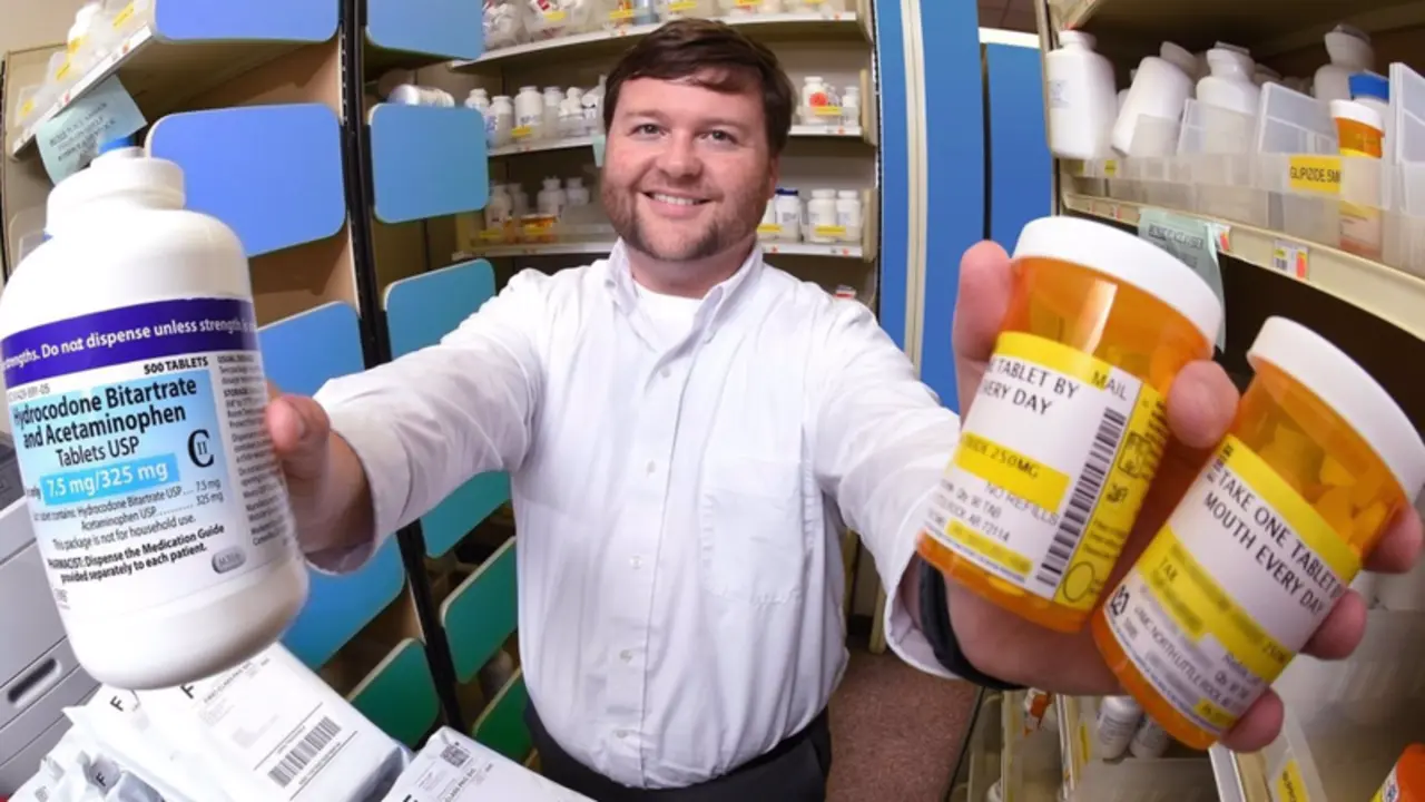  Archivo - El farmac&eacute;utico Dr. Corey Hayes y sus colegas encontraron que las dosis m&aacute;s altas de opioides no trajeron m&aacute;s alivio del dolor, pero s&iacute; aumentaron el riesgo de efectos secundarios da&ntilde;inos. - JEFF BOWEN - Archivo 