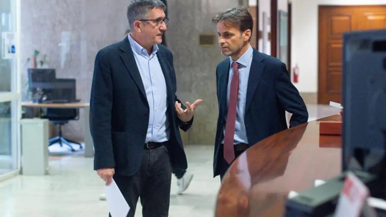  A la izquierda el portavoz del PSOE en el Congreso, Patxi L&oacute;pez, y a la derecha el presidente del grupo parlamentario de Unidas Podemos en el Congreso, Jaume Asens 