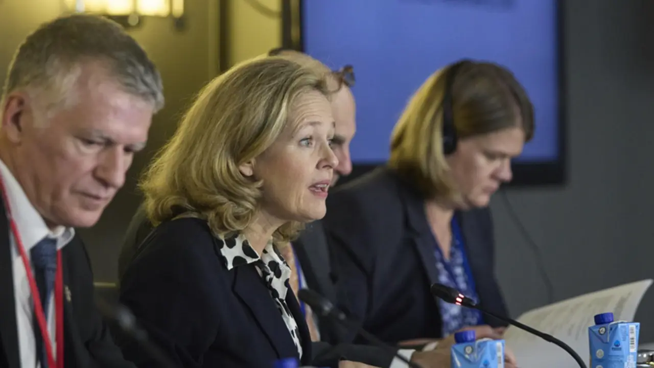  La vicepresidenta primera del Gobierno y ministra de Econom&iacute;a y Transformaci&oacute;n Digital de Espa&ntilde;a, Nadia Calvi&ntilde;o (2i), interviene en el Comit&eacute; de Econom&iacute;a y Seguridad en la Asamblea Parlamentaria de la OTAN - Jes&uacute;s Hell&iacute;n - Europa Press 