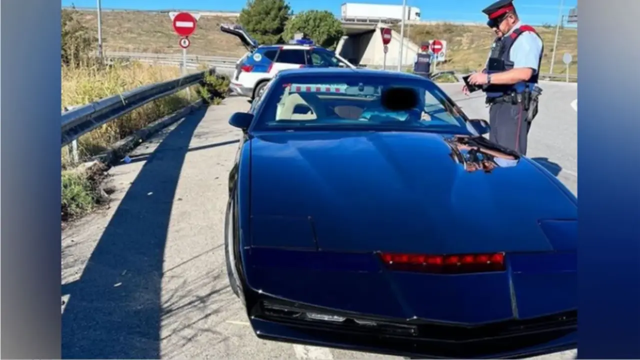  El 'coche fant&aacute;stico' parado por los Mossos en un control rutinario 