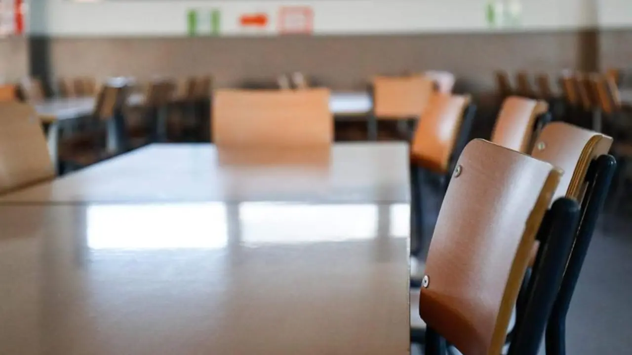  Archivo - Sillas del comedor del Colegio Nobelis de Valdemoro - &Oacute;scar J.Barroso - Europa Press - Archivo 