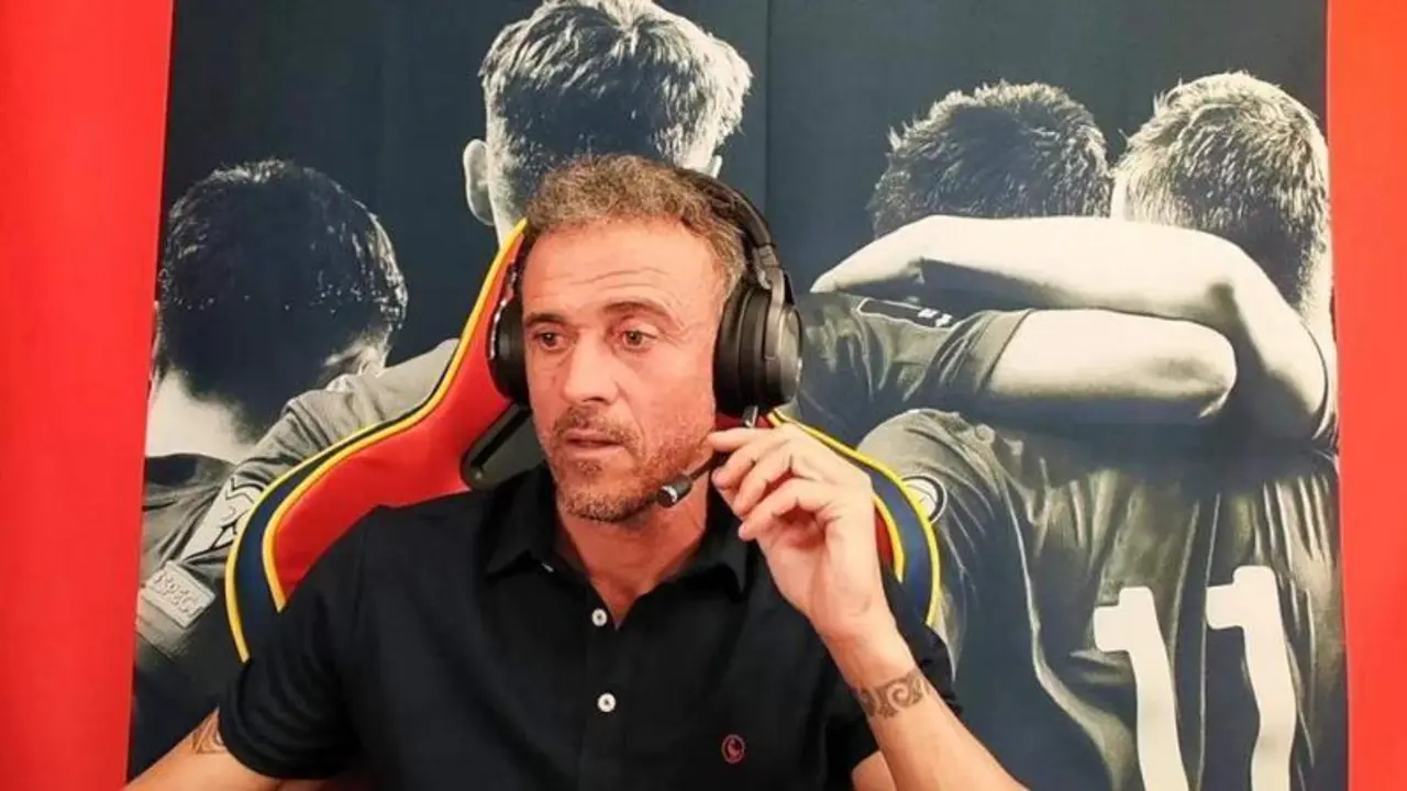  Luis Enrique en una de sus retransmisiones de Twitch 