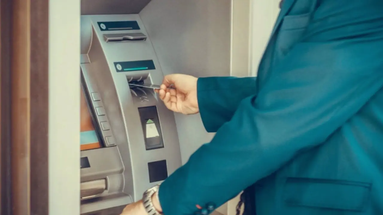  Archivo - Imagen de archivo de un cajero autom&aacute;tico - NICKEL - Archivo 