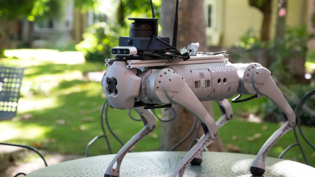  El perro rob&oacute;tico Tefi, creado por investigadores del CSIC, est&aacute; pensado para asistir a personas con discapacidad. / Lorenzo Plana / CSIC Comunicaci&oacute;n 